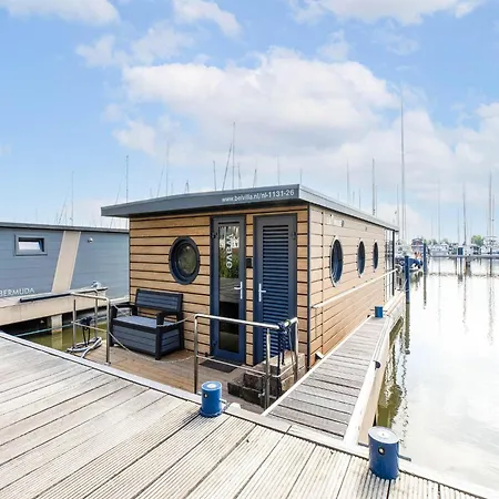 Comfortable Houseboat In Marina, Cleaning Included Hotel en barco