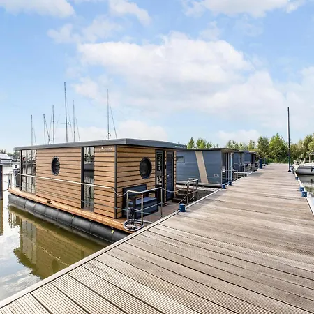 Houseboat In Marina, Cleaning Included Botel Volendam