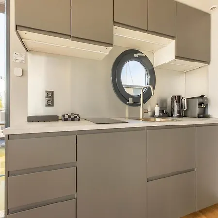 Comfortable Houseboat In Marina, Cleaning Included Hotel en barco Volendam