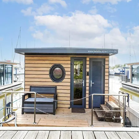 Houseboat In Marina, Cleaning Included Botel