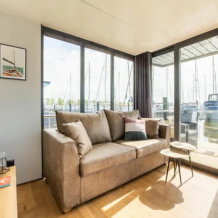 Houseboat In Marina, Cleaning Included Botel *